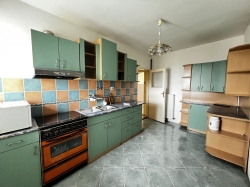 2S STAN U TESLINOM NASELJU