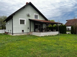 PORODIČNA KUĆA U ALEKSANDROVU